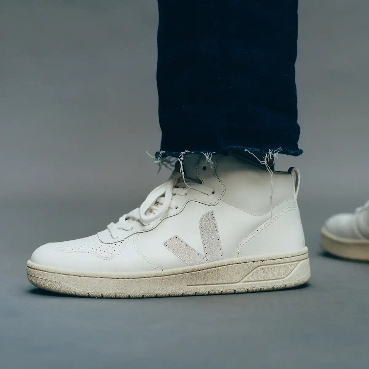 V-15 LEATHER WHITE